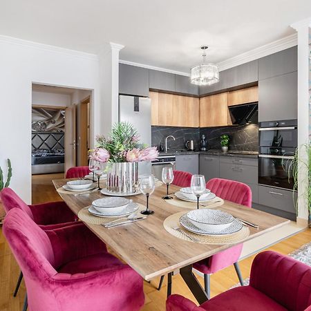 Penthouse Three Bedrooms, Three Balconies Apartment With Free Parking In Kiraly Street Budapest Luaran gambar