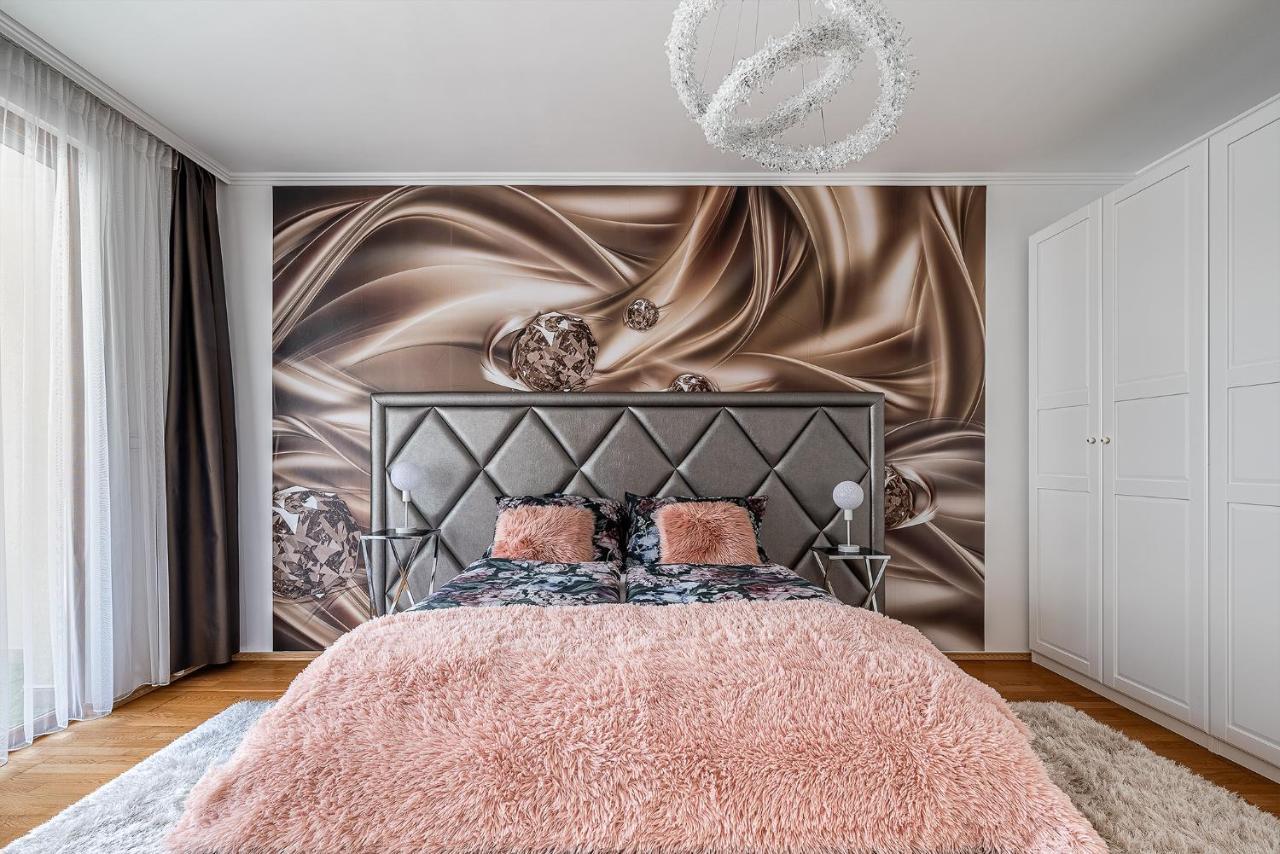 Penthouse Three Bedrooms, Three Balconies Apartment With Free Parking In Kiraly Street Budapest Luaran gambar