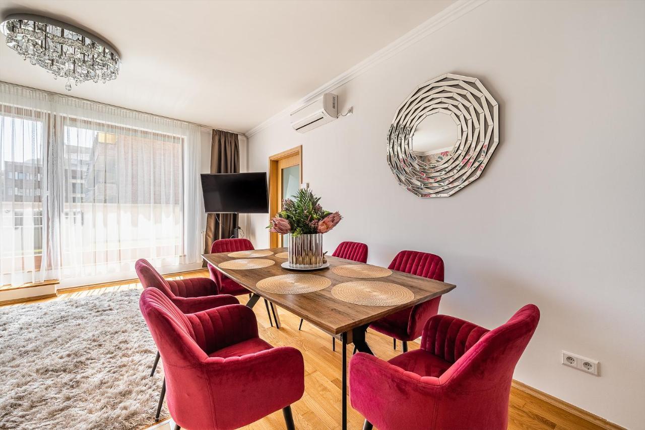 Penthouse Three Bedrooms, Three Balconies Apartment With Free Parking In Kiraly Street Budapest Luaran gambar