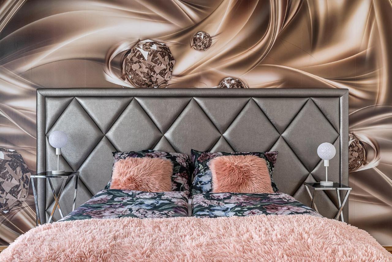 Penthouse Three Bedrooms, Three Balconies Apartment With Free Parking In Kiraly Street Budapest Luaran gambar