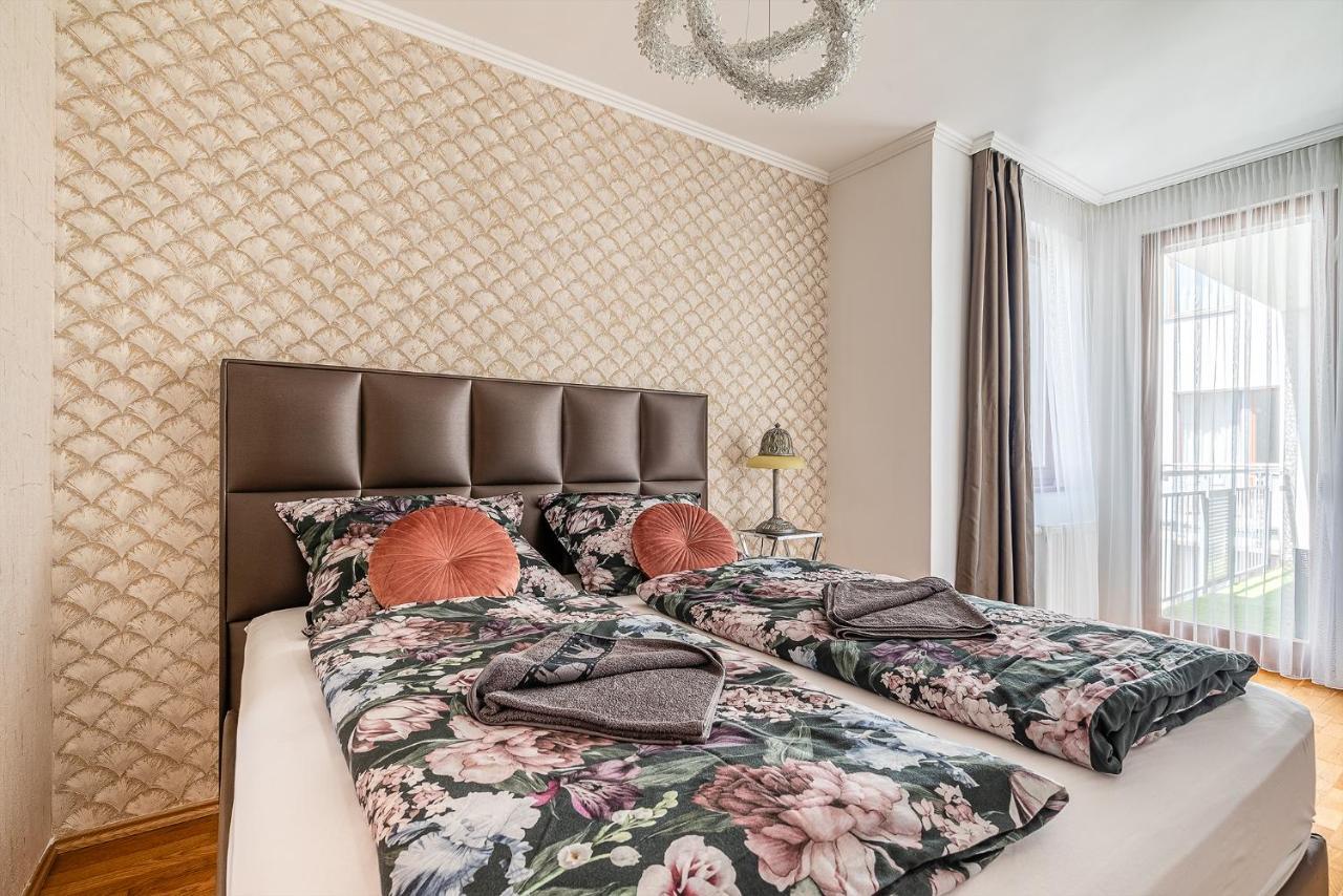 Penthouse Three Bedrooms, Three Balconies Apartment With Free Parking In Kiraly Street Budapest Luaran gambar